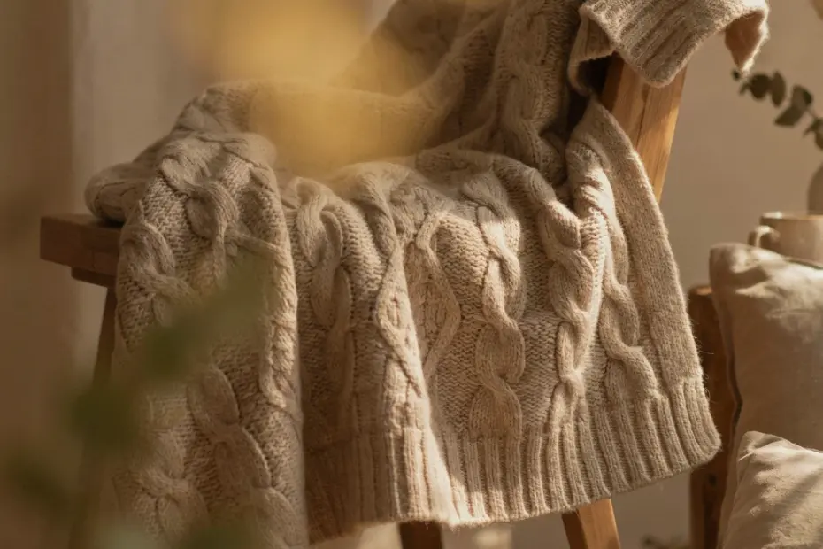 Knit Throw Blanket Ideas | Cozy Living Room Decor | Chunky Knit Inspiration